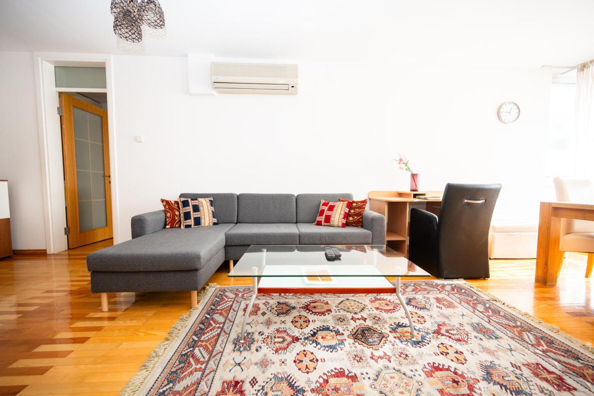 Modern 2Bdr Apartment In The Center- Free Parking 사라예보 외부 사진